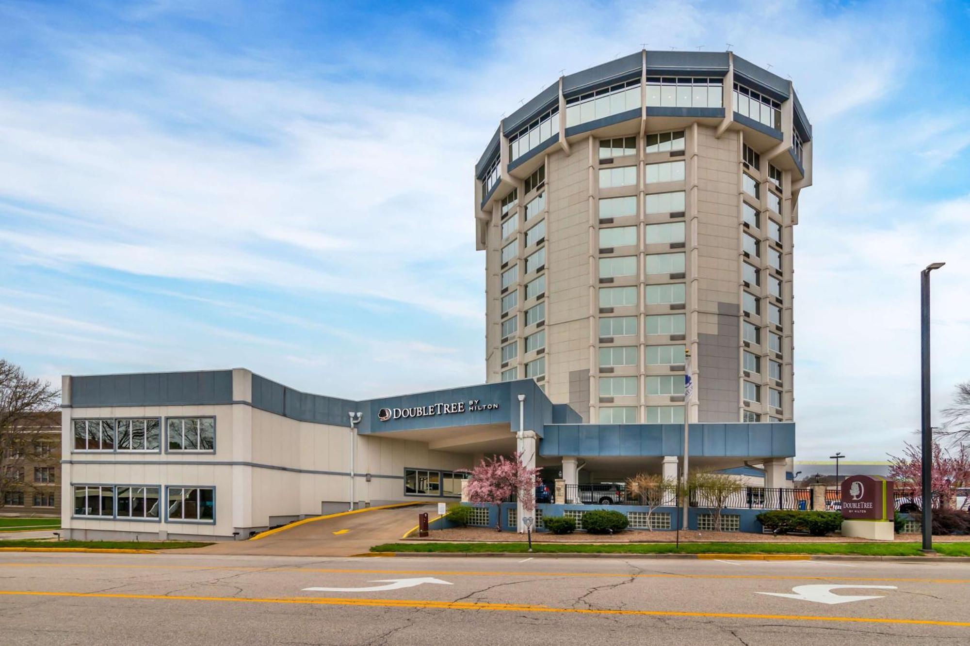 Doubletree By Hilton Jefferson City Ngoại thất bức ảnh